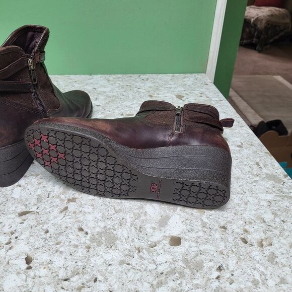 NEW UGGS Wedge Boot - Size 9 - Picture 5 of 5
